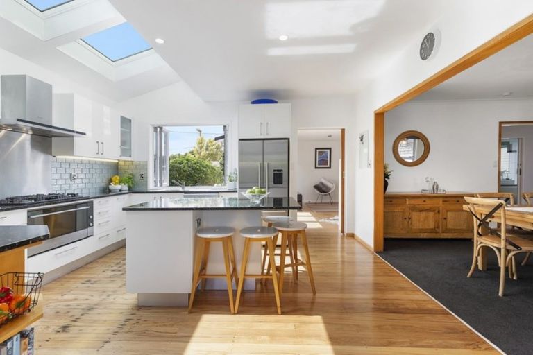 Photo of property in 18 Hector Street, Seatoun, Wellington, 6022