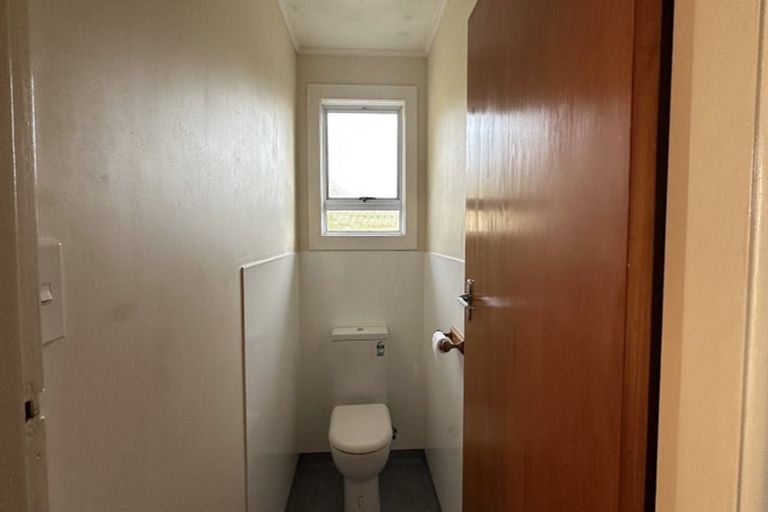 Photo of property in 9 Omega Street, Newlands, Wellington, 6037