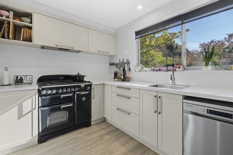 Photo of property in 198 Seaview Road, Westown, New Plymouth, 4310