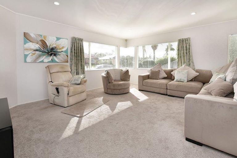 Photo of property in 113 Lakeside Drive, Orewa, 0931