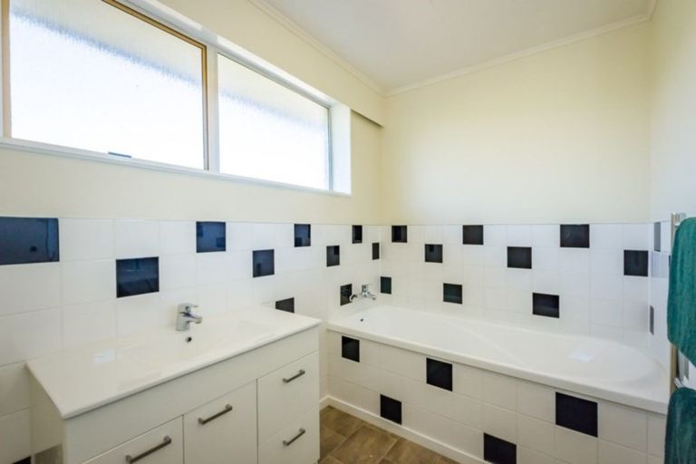 Photo of property in 53 Teoti Street, Paraparaumu Beach, Paraparaumu, 5032