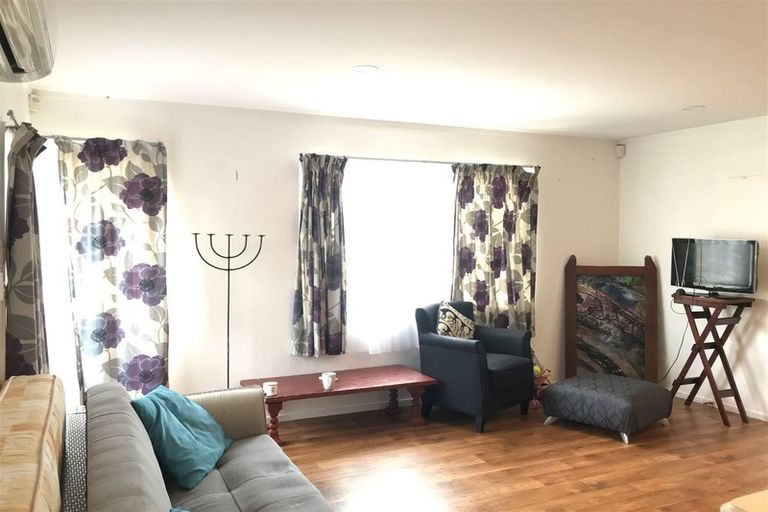 Photo of property in 2 Aotea Road, Glen Eden, Auckland, 0602