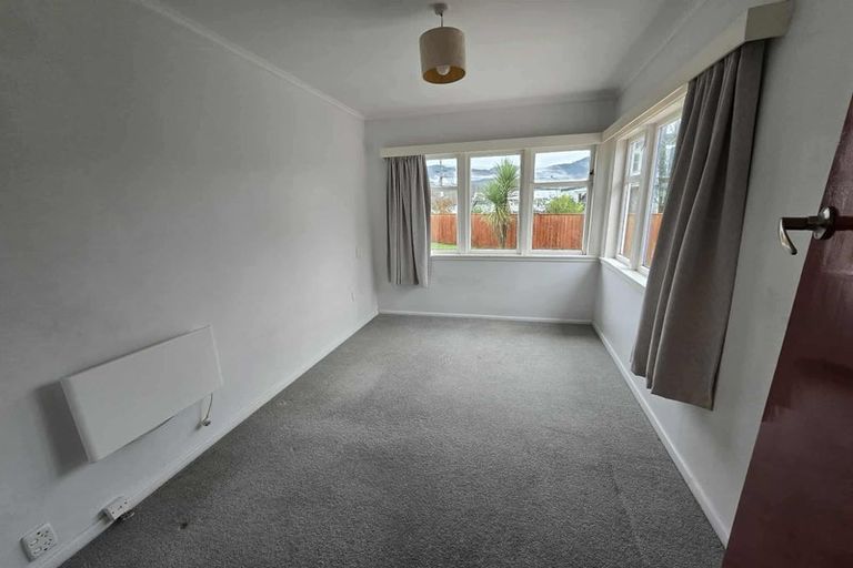 Photo of property in 2 Somme Road, Silverstream, Upper Hutt, 5019