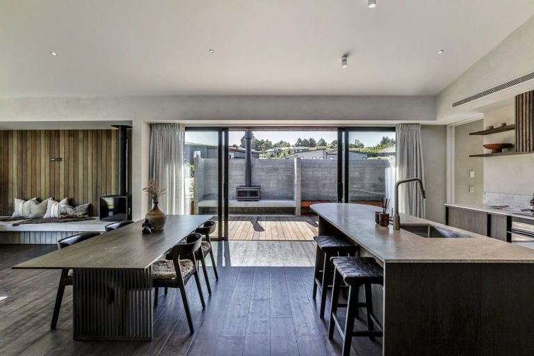 Photo of property in 14 Kirimoko Crescent, Wanaka, 9305