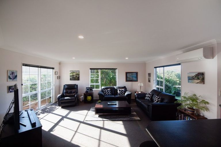 Photo of property in 143 Westchester Drive, Churton Park, Wellington, 6037