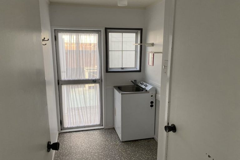 Photo of property in 98 Chelsea View Drive, Chatswood, Auckland, 0626