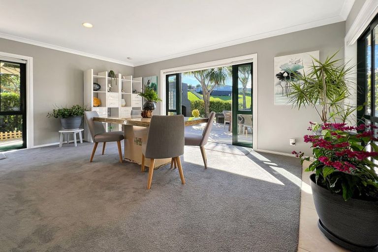 Photo of property in 15 Ina Ville Drive, Pukekohe, 2120