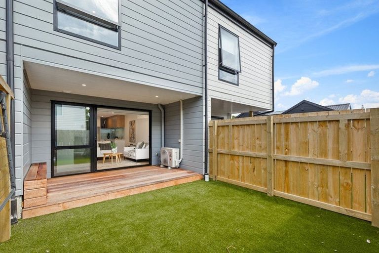 Photo of property in 21 Divich Avenue, Te Atatu South, Auckland, 0610
