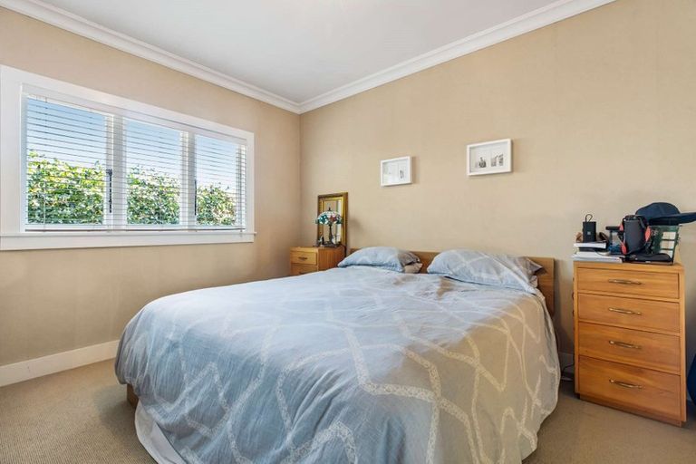 Photo of property in 1a Sherwood Avenue, Te Atatu South, Auckland, 0610