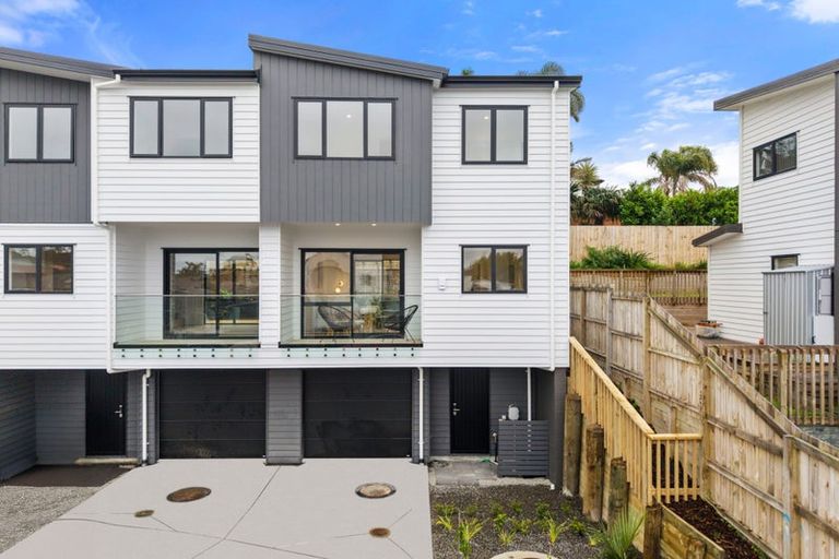 Photo of property in 13 Rengarenga Rise, Fairview Heights, Auckland, 0632