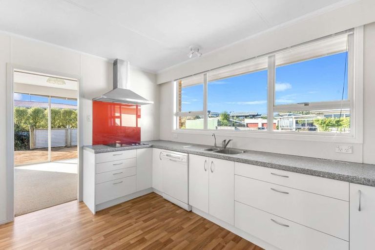 Photo of property in 39 Nevada Drive, Merrilands, New Plymouth, 4312