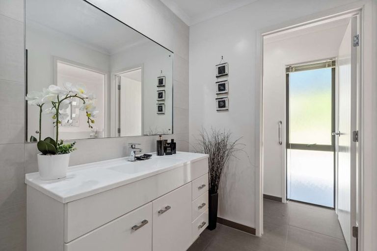 Photo of property in 8 Millbrook Drive, Waiuku, 2683