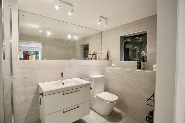 Photo of property in 14 Tinopai Road, Titirangi, Auckland, 0604