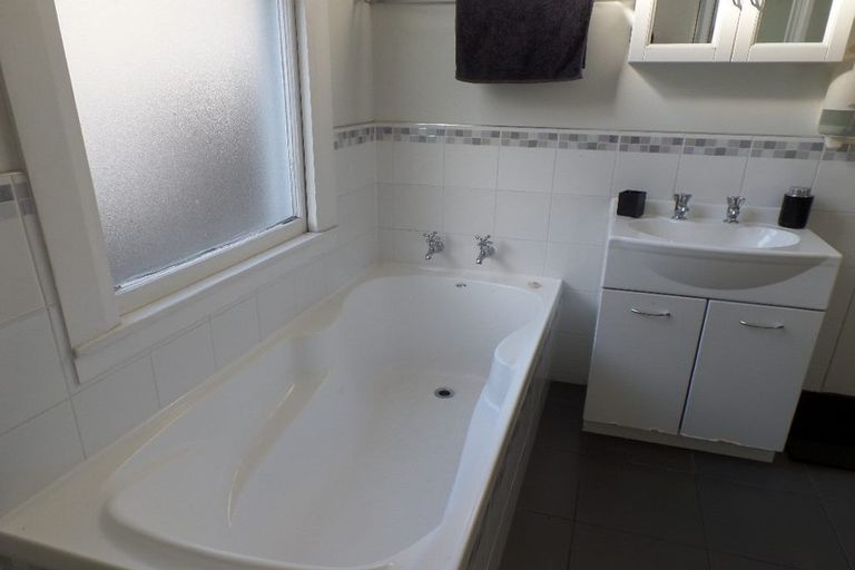 Photo of property in 7 Defoe Place, Waltham, Christchurch, 8023