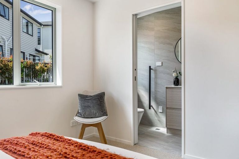 Photo of property in 35 Lawson Creek Street, Massey, Auckland, 0614