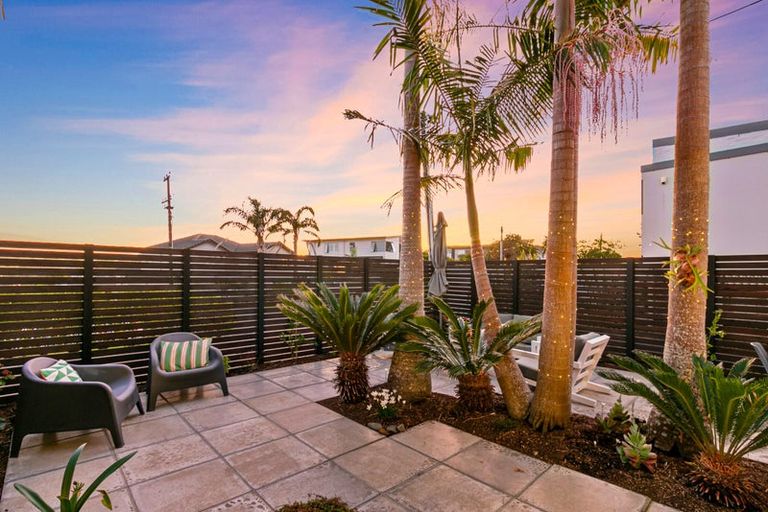 Photo of property in 9 Scarboro Terrace, Murrays Bay, Auckland, 0630