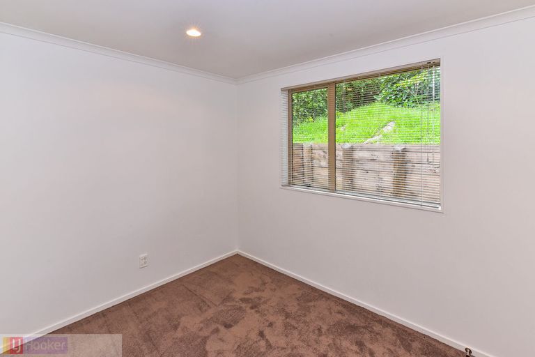 Photo of property in 24 Piriti Place, Weymouth, Auckland, 2103