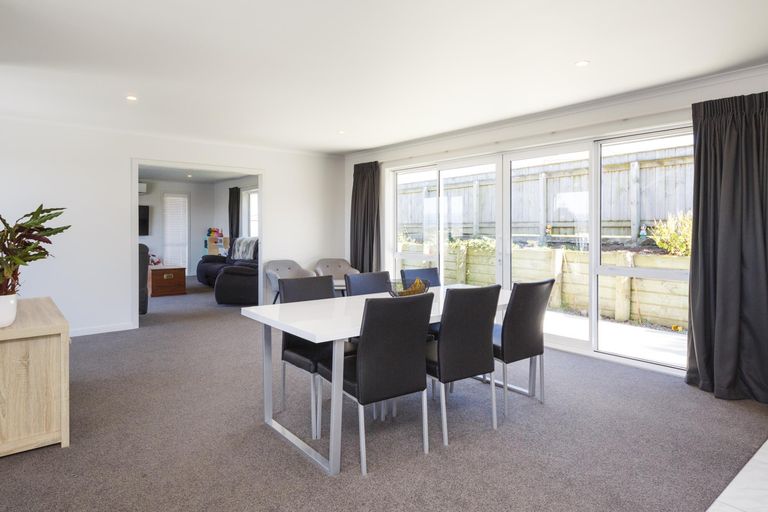 Photo of property in 18b Galea Grove, Kelvin Grove, Palmerston North, 4414