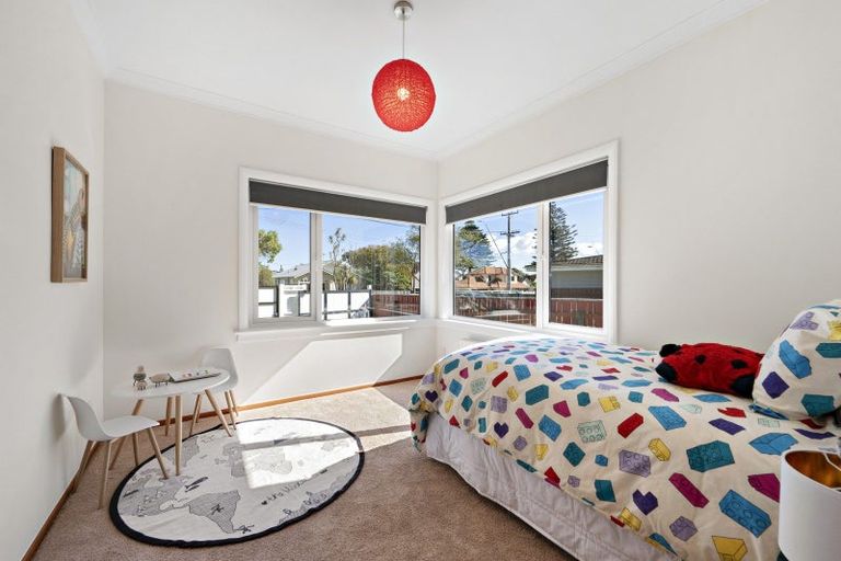 Photo of property in 283 Muritai Road, Eastbourne, Lower Hutt, 5013