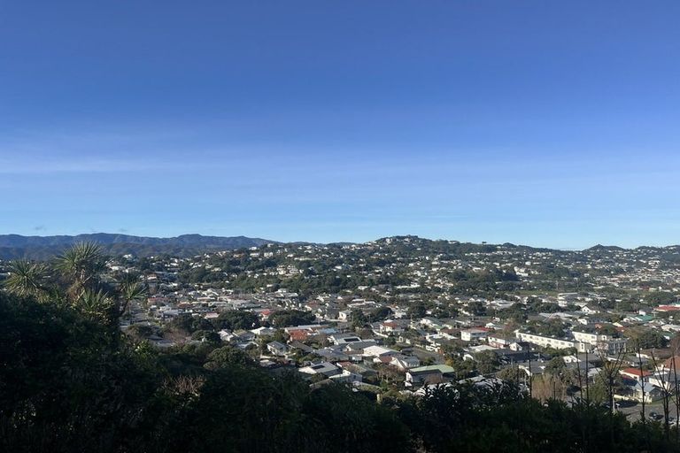 Photo of property in 30 Akaroa Drive, Maupuia, Wellington, 6022