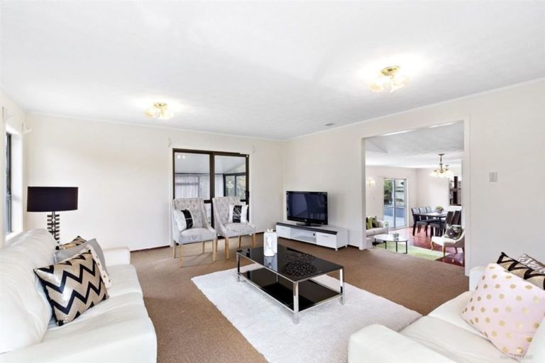 Photo of property in 10 Dallow Place, Henderson, Auckland, 0612
