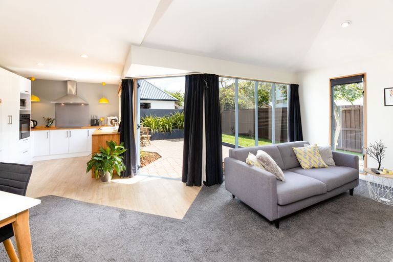 Photo of property in 725 Main Road North, Belfast, Christchurch, 8051