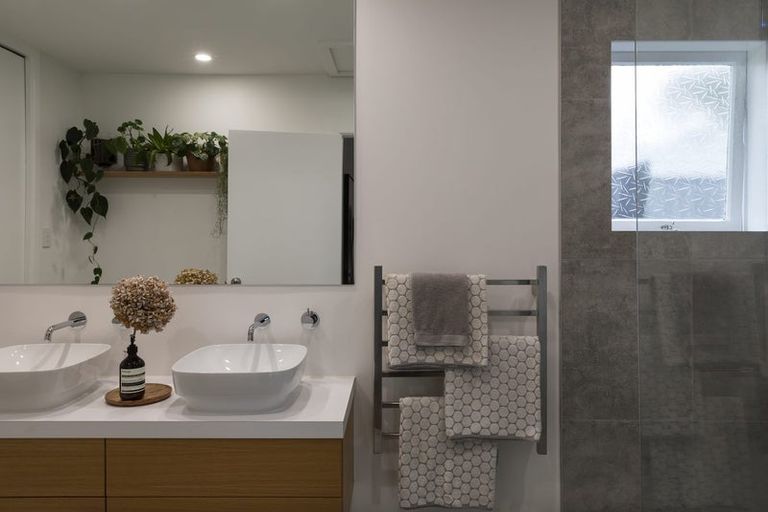 Photo of property in 42b Sherwood Avenue, Te Atatu South, Auckland, 0610