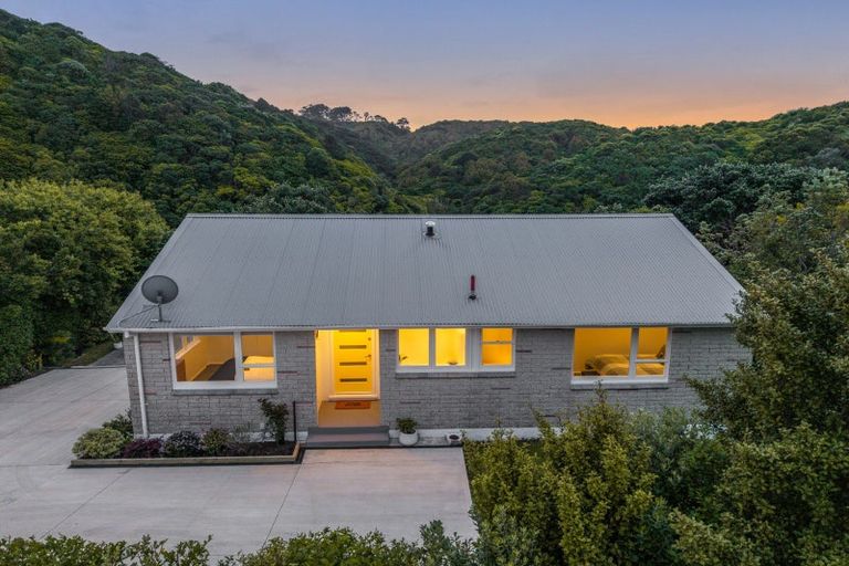 Photo of property in 20 Mahinawa Street, Takapuwahia, Porirua, 5022