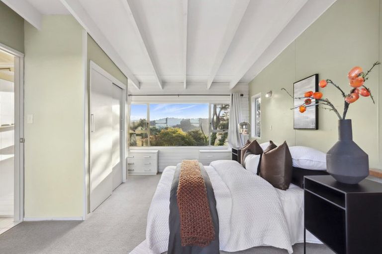 Photo of property in 8 Arapito Road, Titirangi, Auckland, 0604