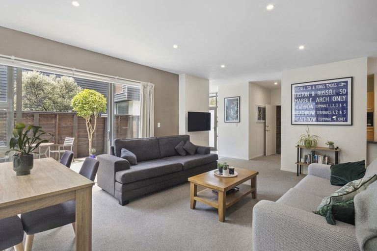 Photo of property in 4 Tiketike Way, Brooklyn, Wellington, 6021