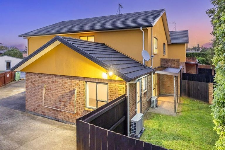 Photo of property in 1/4 Charlenne Close, Ranui, Auckland, 0612