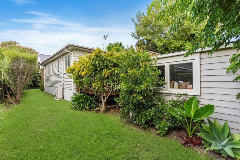 Photo of property in 4b Lancaster Road, Beach Haven, Auckland, 0626