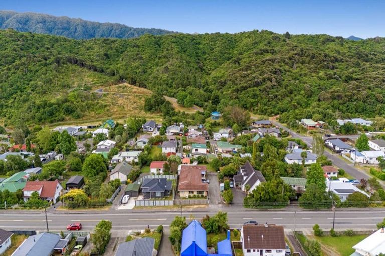 Photo of property in 131a Waikawa Road, Picton, 7220