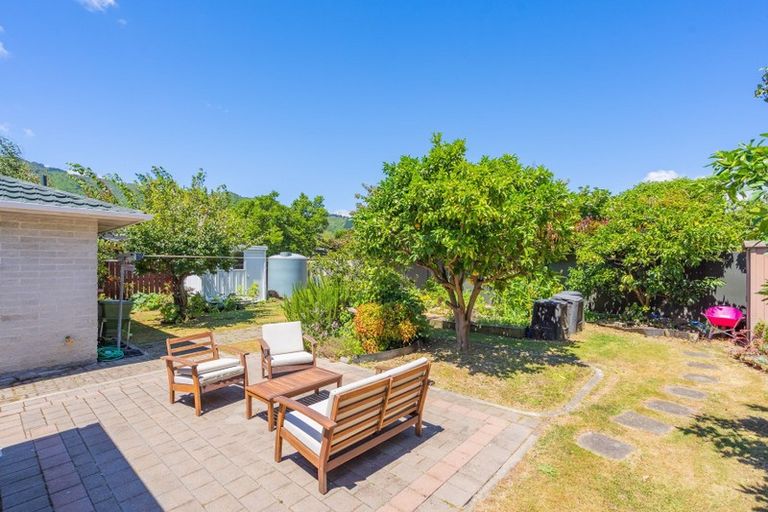Photo of property in 24 Rewarewa Crescent, Waikanae, 5036