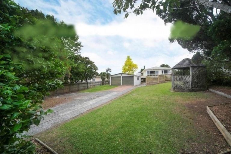Photo of property in 52 Beaubank Road, Kelston, Auckland, 0602