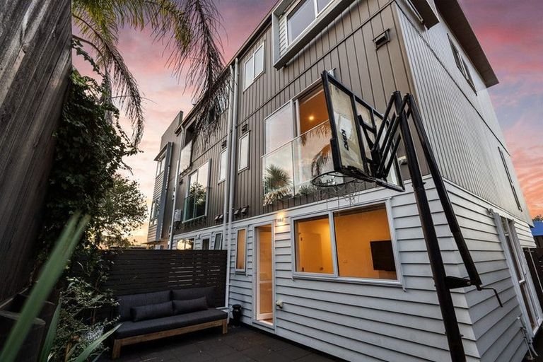 Photo of property in 3/4 Jutland Road, Hauraki, Auckland, 0622