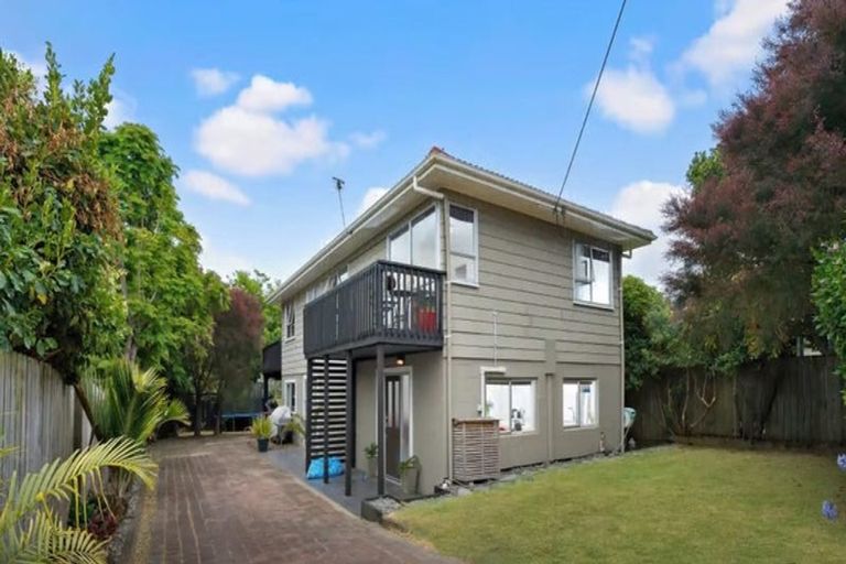 Photo of property in 38 Beach Road, Te Atatu Peninsula, Auckland, 0610