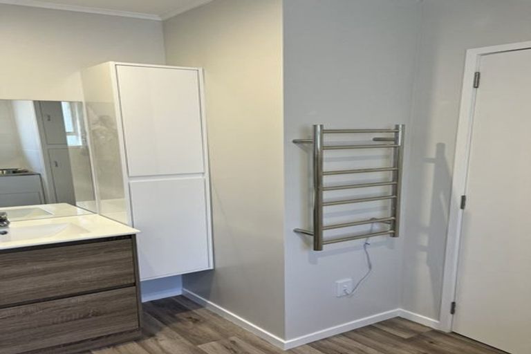 Photo of property in 64a Clayburn Road, Glen Eden, Auckland, 0602