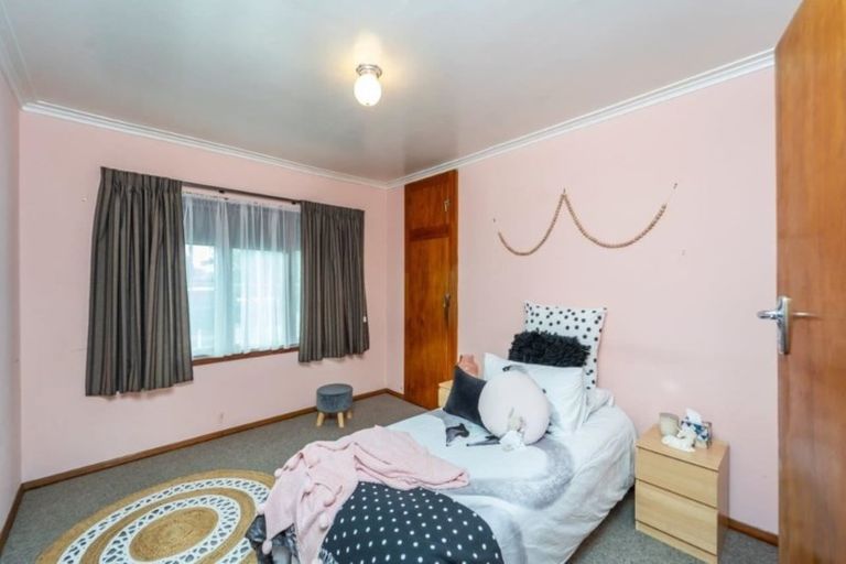 Photo of property in 16 Humphries Street, Greytown, 5712