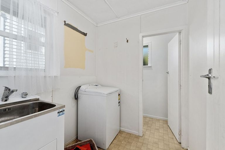 Photo of property in 1/28 Neal Avenue, Glenfield, Auckland, 0629