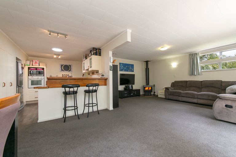 Photo of property in 27 Great North Road, Riverhead, 0820