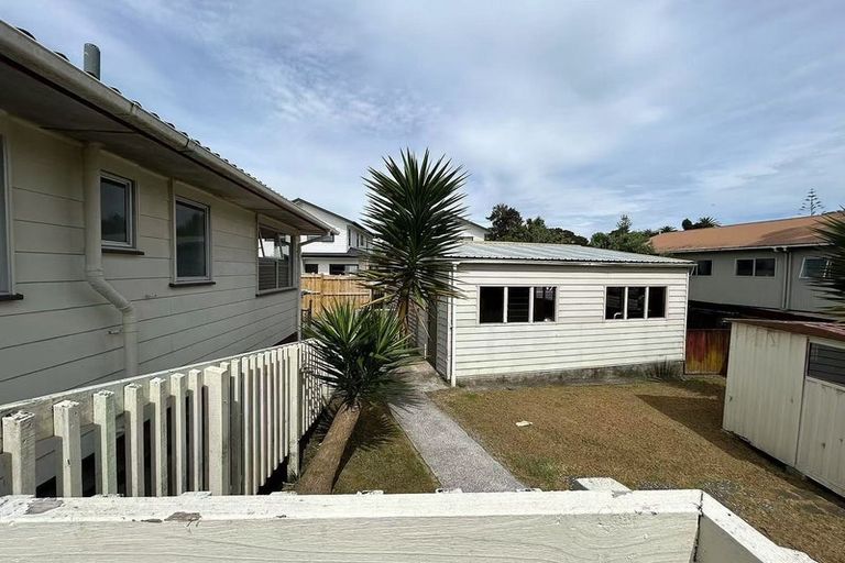 Photo of property in 77 Chilcott Road, Henderson, Auckland, 0612