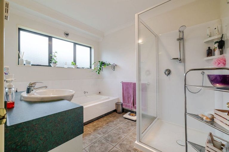 Photo of property in 62 Royal Oak Drive, Kelvin Grove, Palmerston North, 4414