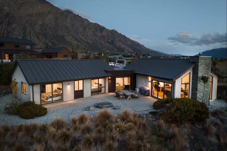 Photo of property in 15 Mckellar Drive, Jacks Point, Queenstown, 9371