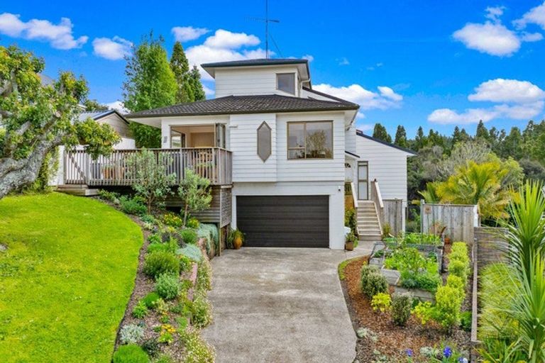 Photo of property in 10 Mosman Place, Chatswood, Auckland, 0626