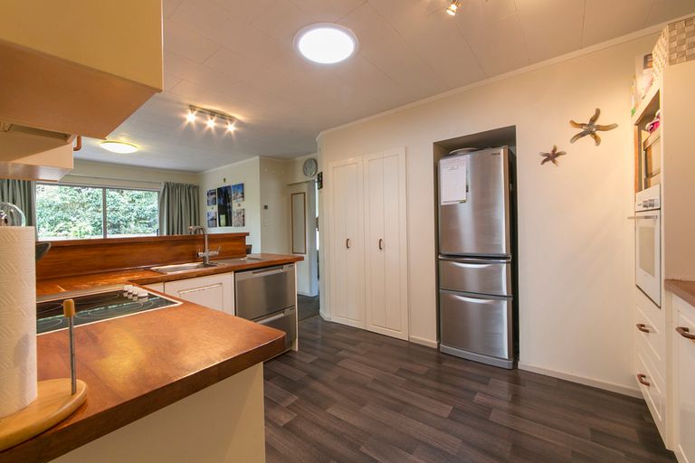 Photo of property in 27 Great North Road, Riverhead, 0820