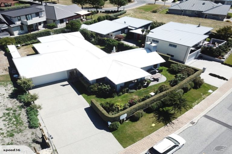 Photo of property in 18 Kelliher Drive, Wanaka, 9305