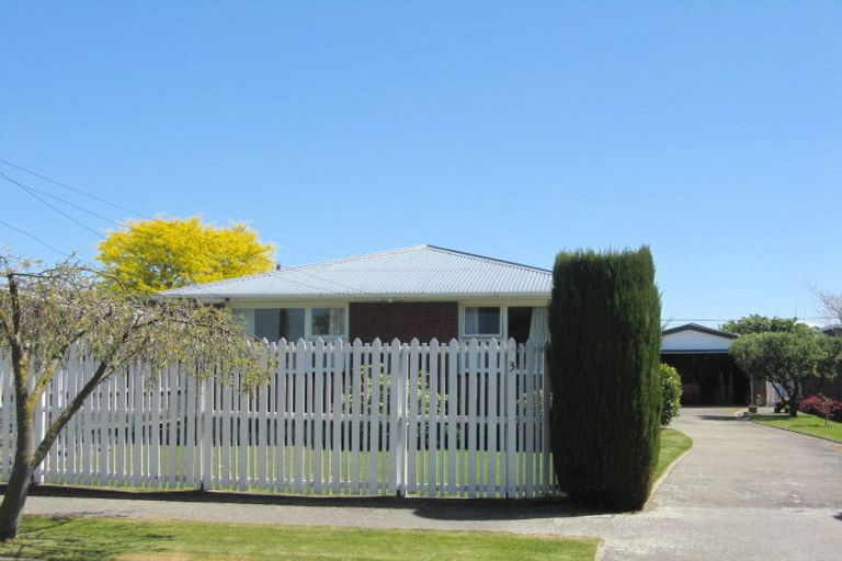 Photo of property in 3 Oldwood Street, Bishopdale, Christchurch, 8053