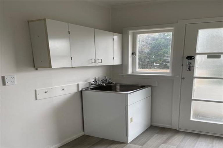 Photo of property in 64 Sherwood Avenue, Te Atatu South, Auckland, 0610