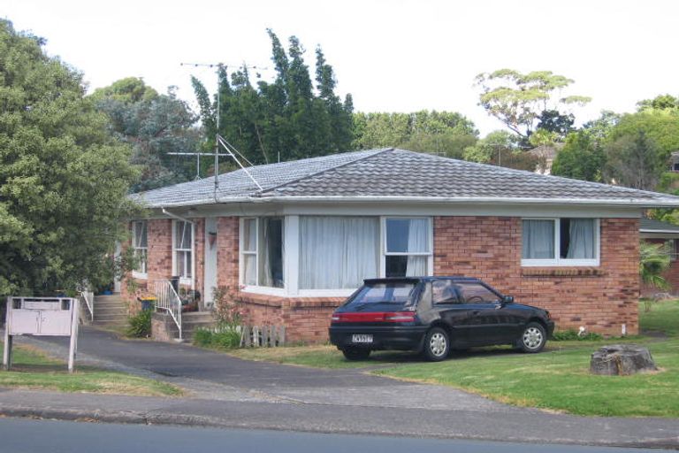 Photo of property in 2/17 Bentley Avenue, Glenfield, Auckland, 0629